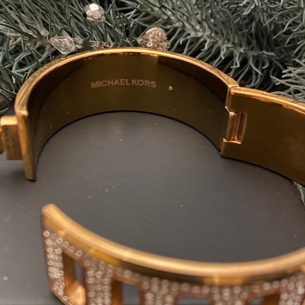 Michael Kors Rose Gold Pavé Turn-Lock Bangle - Picture 5 of 7